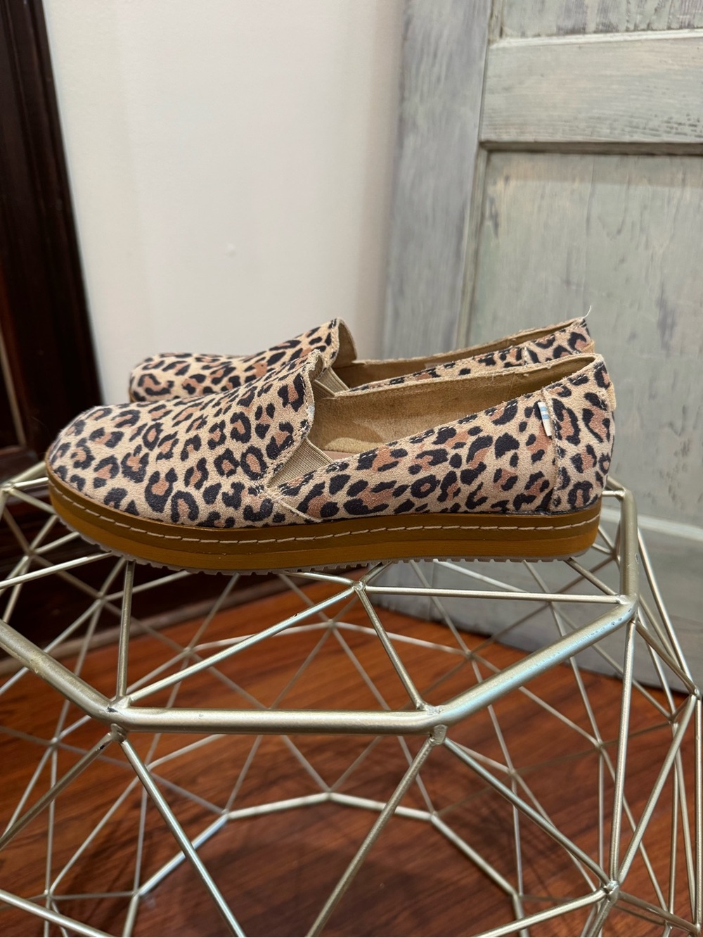 Toms Leopard Printed Calf Hair Slip-On Sneaker loafers size 9 - Picture 5 of 8
